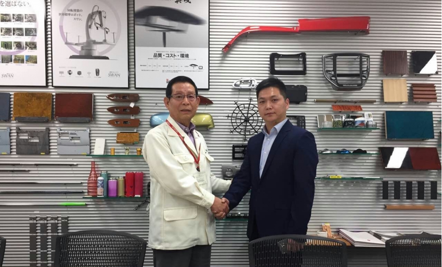 舒展總經(jīng)理王能雄(右)與泰酷寶社長(zhǎng)佐々木 栄治(左) 舒展總經(jīng)理王能雄(右)與泰酷寶社長(zhǎng)佐々木 栄治(左)